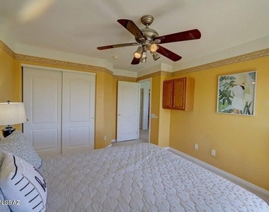 1004 W Thornbush Place - Photo Thumbnail 13