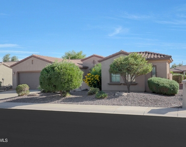 16563 W Isleta Court - Photo Thumbnail 3