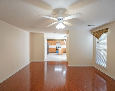 2404 Hampton Estates Drive Sw - Photo Thumbnail 8