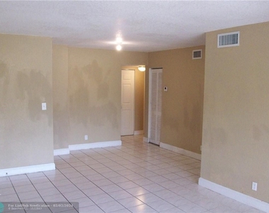 2852 Nw 55th Ave - Photo Thumbnail 3