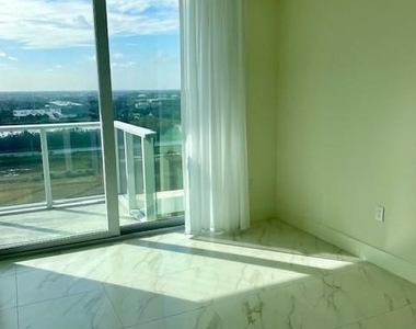 2000 Metropica Way - Photo Thumbnail 5