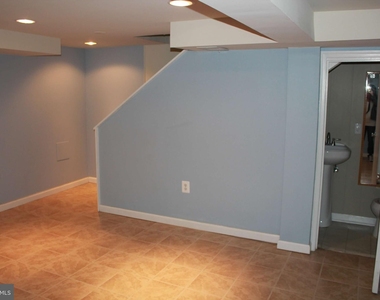 2319 Riverview Terrace - Photo Thumbnail 7