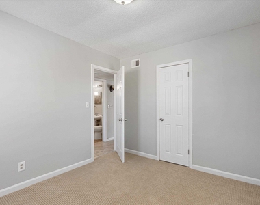 3909 N 36 Street - Photo Thumbnail 11