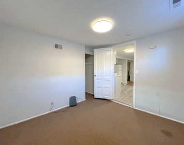 3765 N Kenmore Avenue - Photo Thumbnail 8