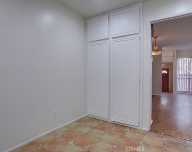 5257 Coldwater Canyon Avenue - Photo Thumbnail 12