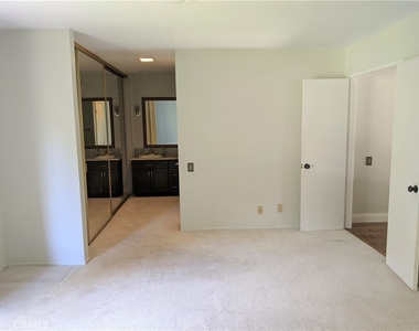 2940 Sierra Crest Way - Photo Thumbnail 15