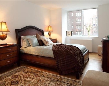 420 East 54th Street, Unit 2015 - Photo Thumbnail 4