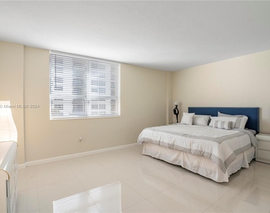 10185 Collins Ave - Photo Thumbnail 12