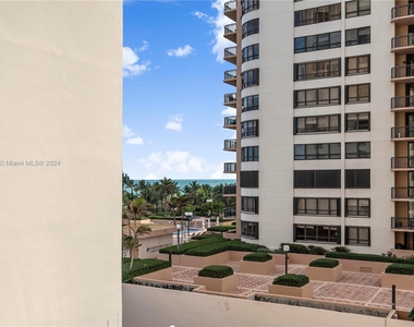 10185 Collins Ave - Photo Thumbnail 15