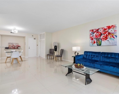 10185 Collins Ave - Photo Thumbnail 2