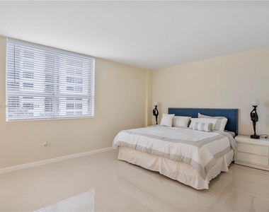 10185 Collins Ave - Photo Thumbnail 11