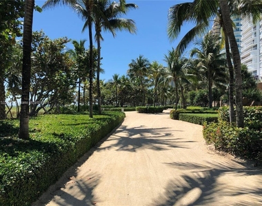 10185 Collins Ave - Photo Thumbnail 27