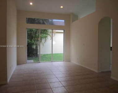 5869 Nw 120th Ave - Photo Thumbnail 4