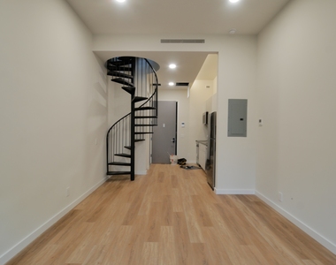 336 East 82nd Street - Photo Thumbnail 1