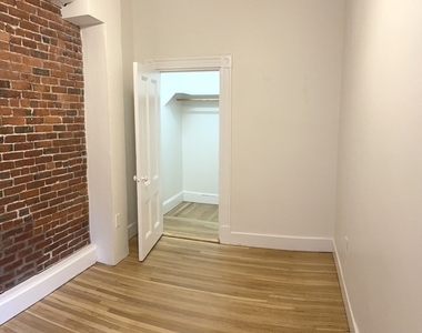 174 Newbury Street - Photo Thumbnail 8