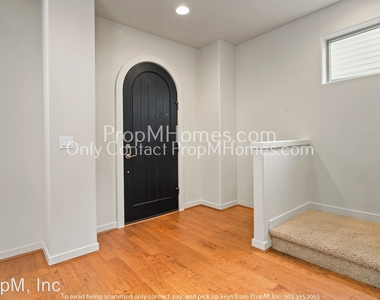 13614 Sw Capulet Lane - Photo Thumbnail 2