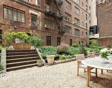 320 East 42nd Street - Photo Thumbnail 9