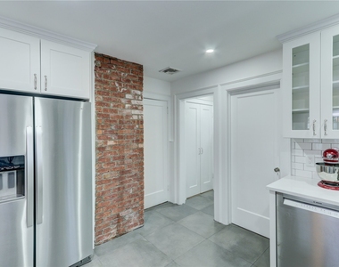 105 Laurel Avenue - Photo Thumbnail 10