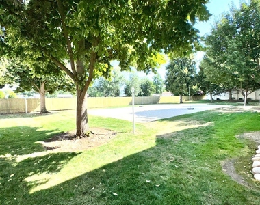 10700 W Halstead Ln - Photo Thumbnail 8