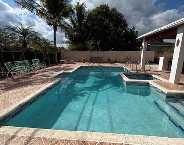 12320 Sw 191st Ter - Photo Thumbnail 15