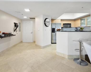 16699 Collins Ave - Photo Thumbnail 8