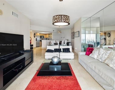 16699 Collins Ave - Photo Thumbnail 5