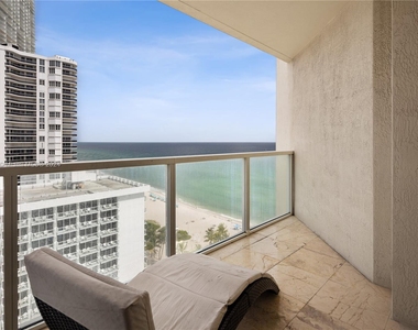 16699 Collins Ave - Photo Thumbnail 17