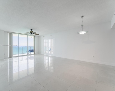 16699 Collins Ave - Photo Thumbnail 10