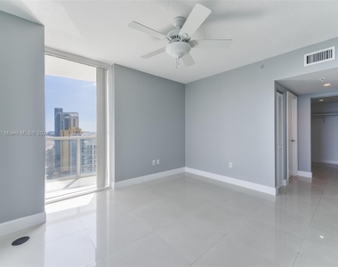 16699 Collins Ave - Photo Thumbnail 21