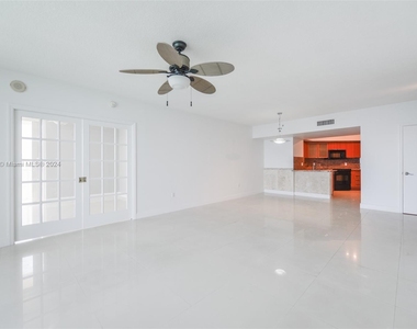 16699 Collins Ave - Photo Thumbnail 15