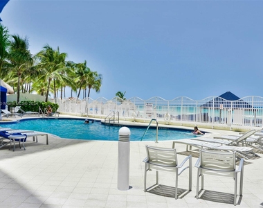 16699 Collins Ave - Photo Thumbnail 12