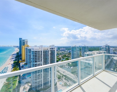 16699 Collins Ave - Photo Thumbnail 3