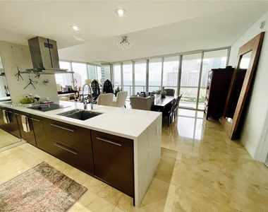 495 Brickell Ave - Photo Thumbnail 2