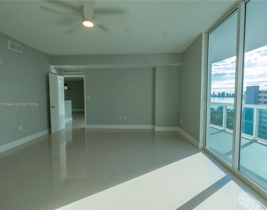 7900 Harbor Island Dr - Photo Thumbnail 9