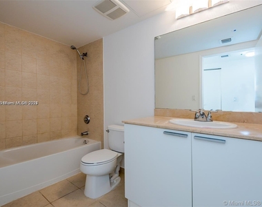 16699 Collins Ave - Photo Thumbnail 9