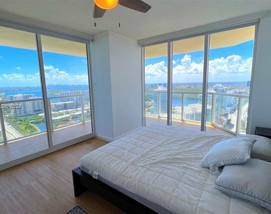 16699 Collins Ave - Photo Thumbnail 6