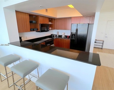 16699 Collins Ave - Photo Thumbnail 11