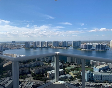 18101 Collins Ave - Photo Thumbnail 2