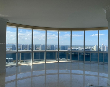 18101 Collins Ave - Photo Thumbnail 7