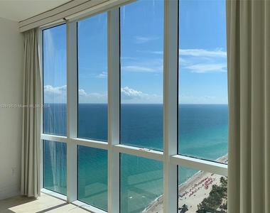 18101 Collins Ave - Photo Thumbnail 11