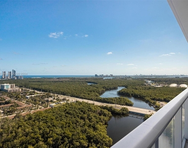 16385 Biscayne Blvd - Photo Thumbnail 2