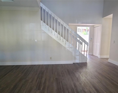 1373 Cottonwood Cir - Photo Thumbnail 3