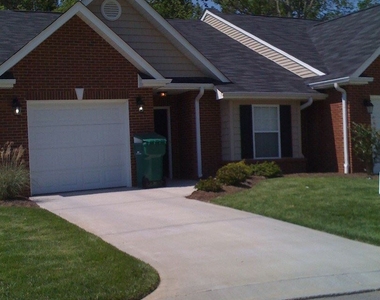 1453 Hazelgreen Way - Photo Thumbnail 0