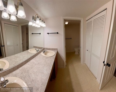 1440 N Lawnwood Cir, Unit 17a - Photo Thumbnail 60