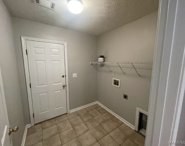 1070 E Poplar Street - Photo Thumbnail 17