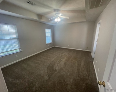 1070 E Poplar Street - Photo Thumbnail 8