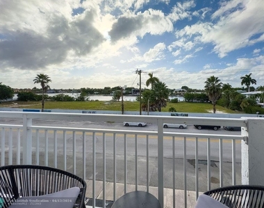 550 Bayshore Dr - Photo Thumbnail 0