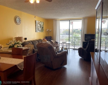 2860 Somerset Dr - Photo Thumbnail 16