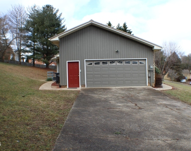 316 Ferndale Lane - Photo Thumbnail 5