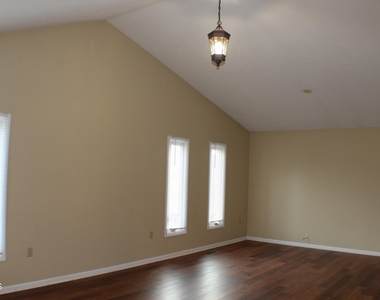 316 Ferndale Lane - Photo Thumbnail 9